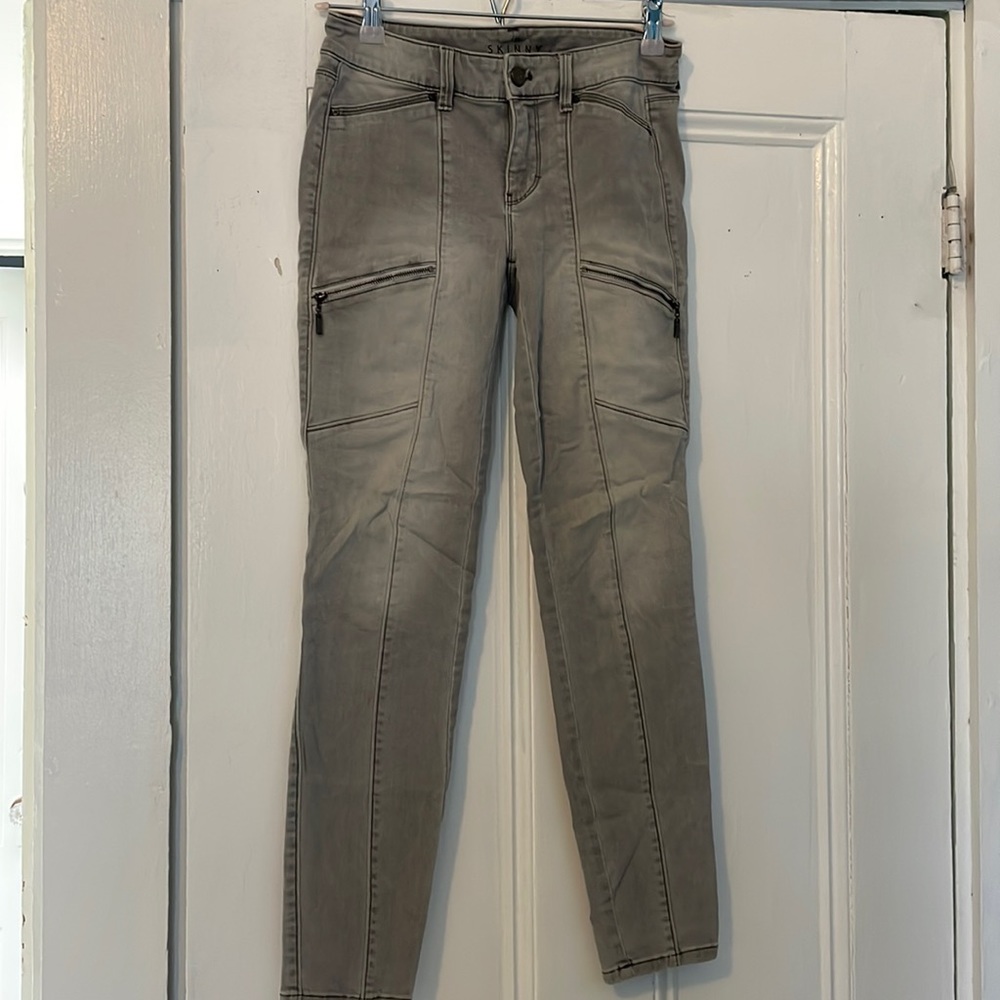 WHITEHOUSE BLACK MARKET cool Skinny ankle grey jeans